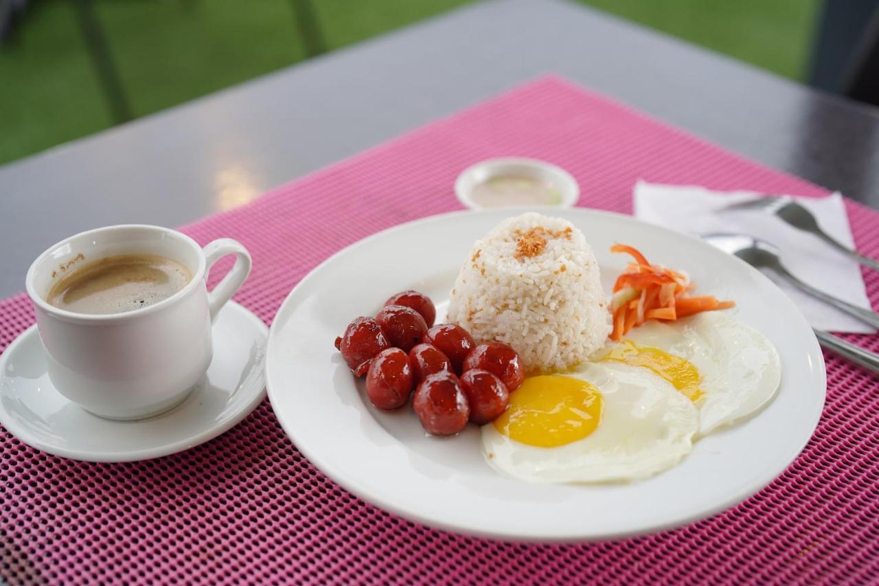 Arzo Hotel Makati Makati City Екстер'єр фото