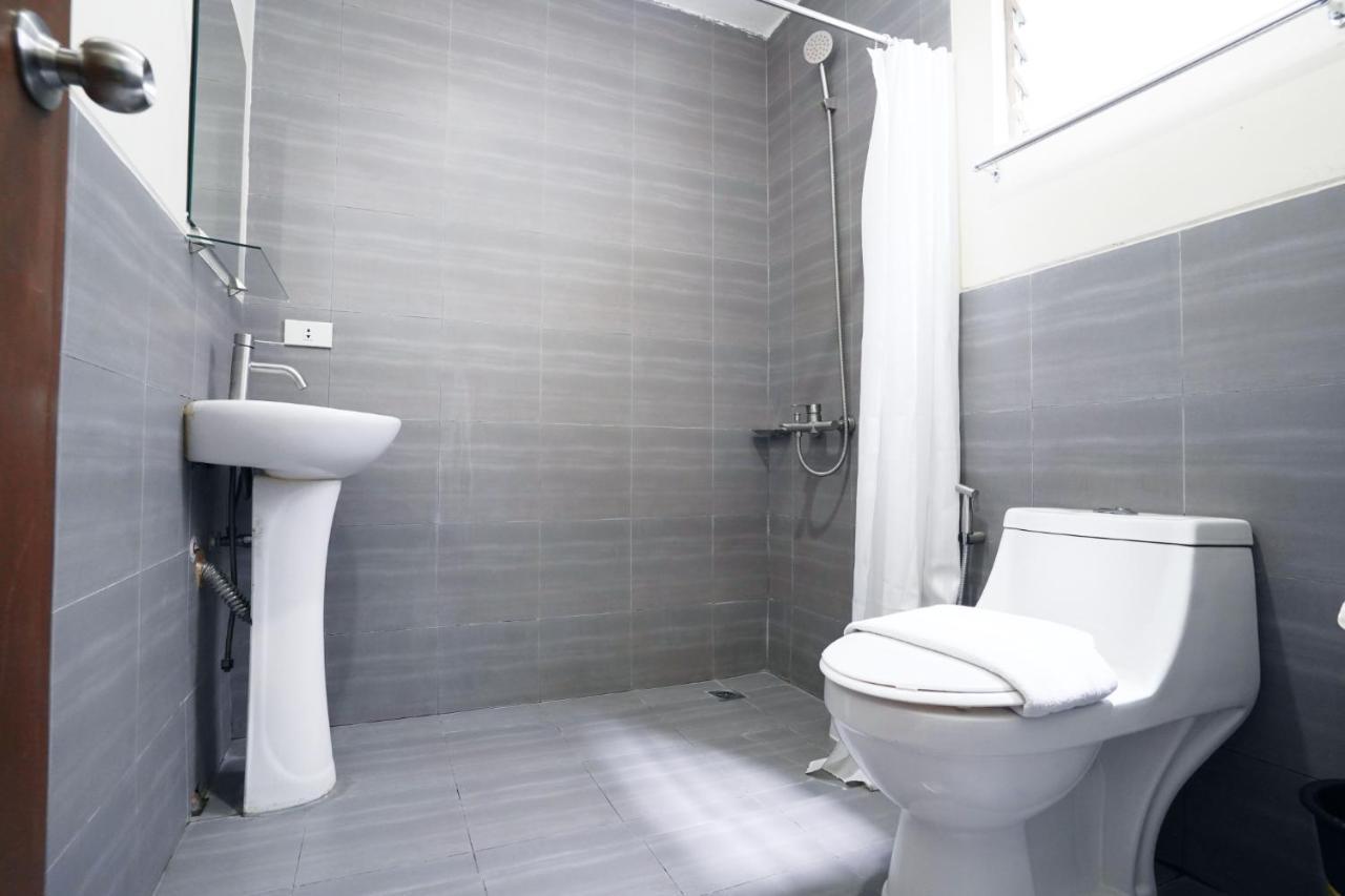 Arzo Hotel Makati Makati City Екстер'єр фото