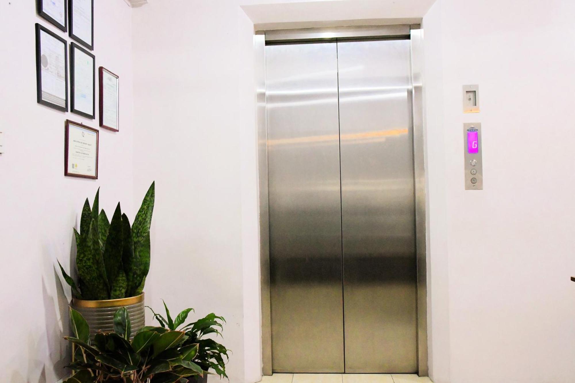 Arzo Hotel Makati Makati City Екстер'єр фото