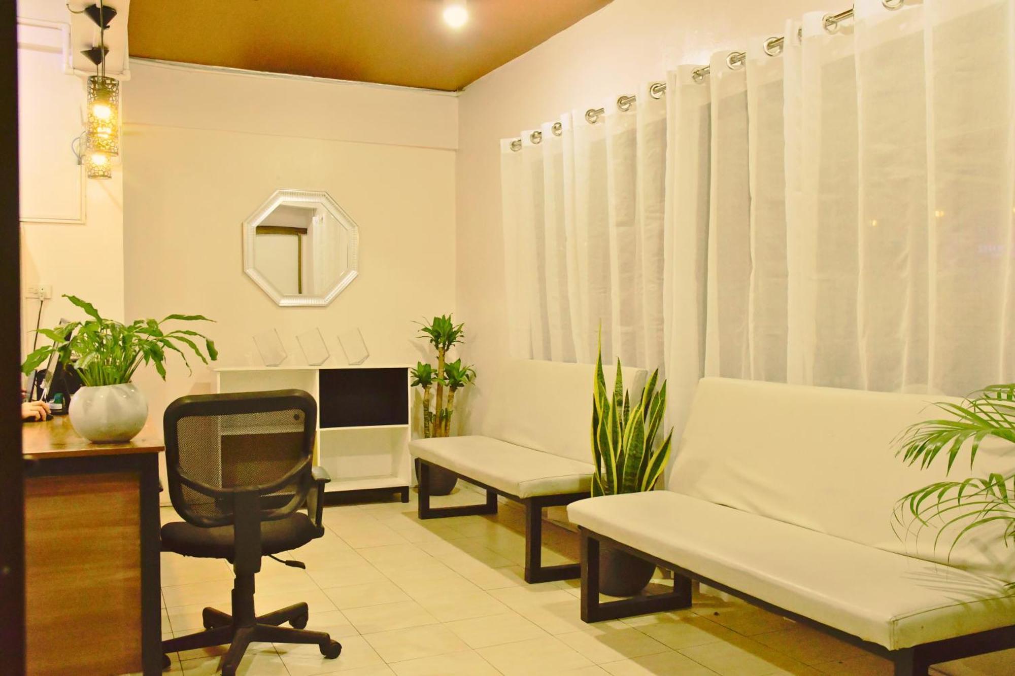 Arzo Hotel Makati Makati City Екстер'єр фото