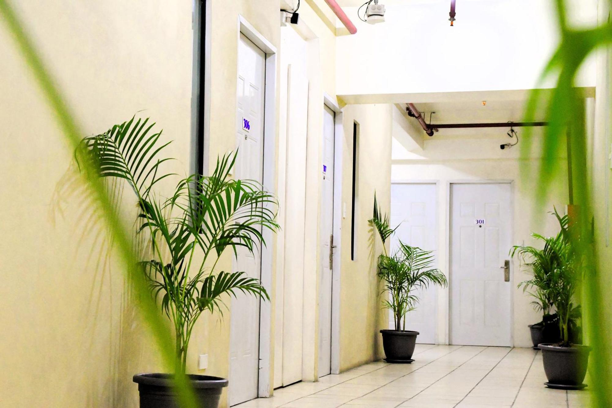 Arzo Hotel Makati Makati City Екстер'єр фото