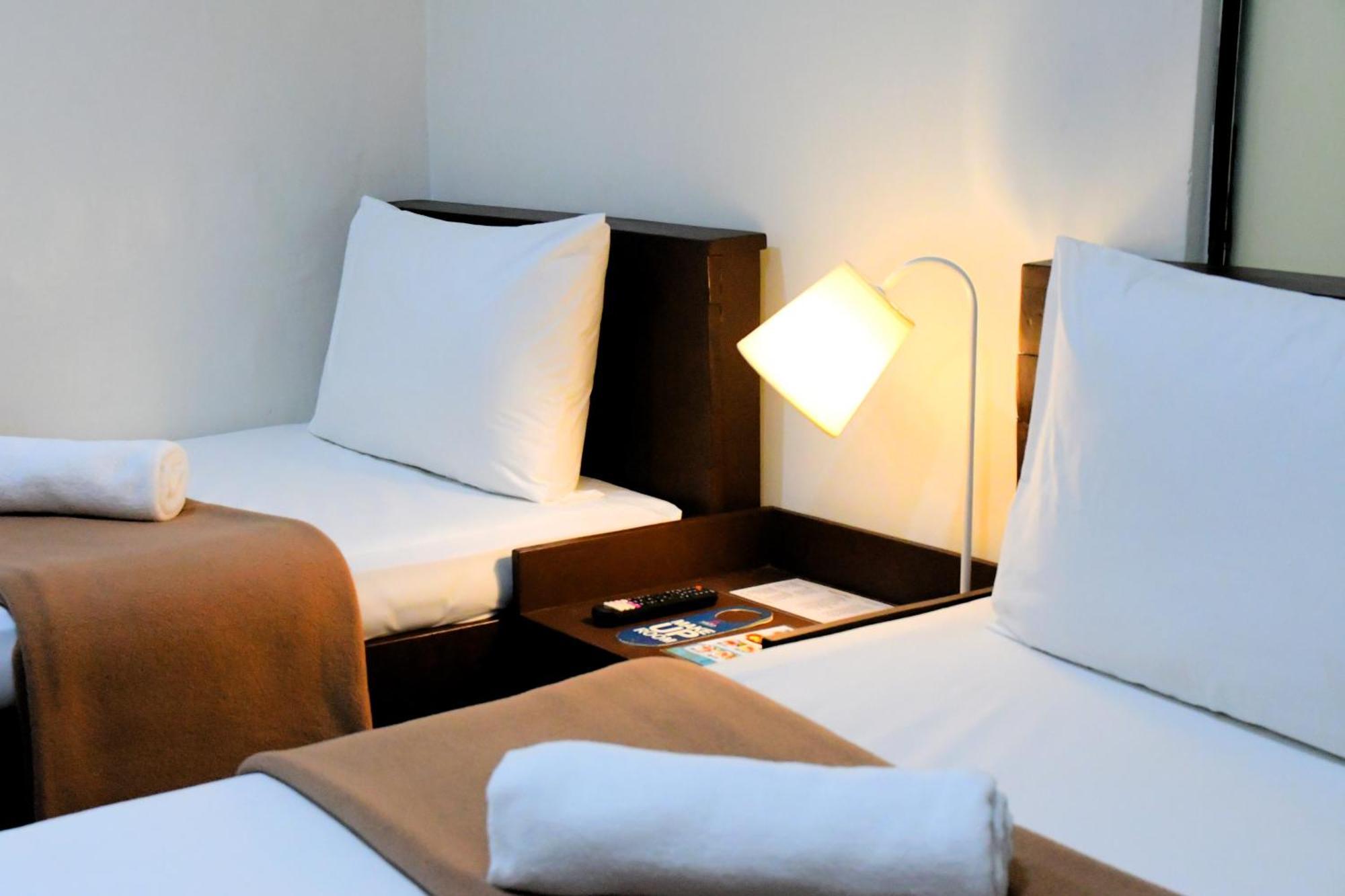Arzo Hotel Makati Makati City Екстер'єр фото