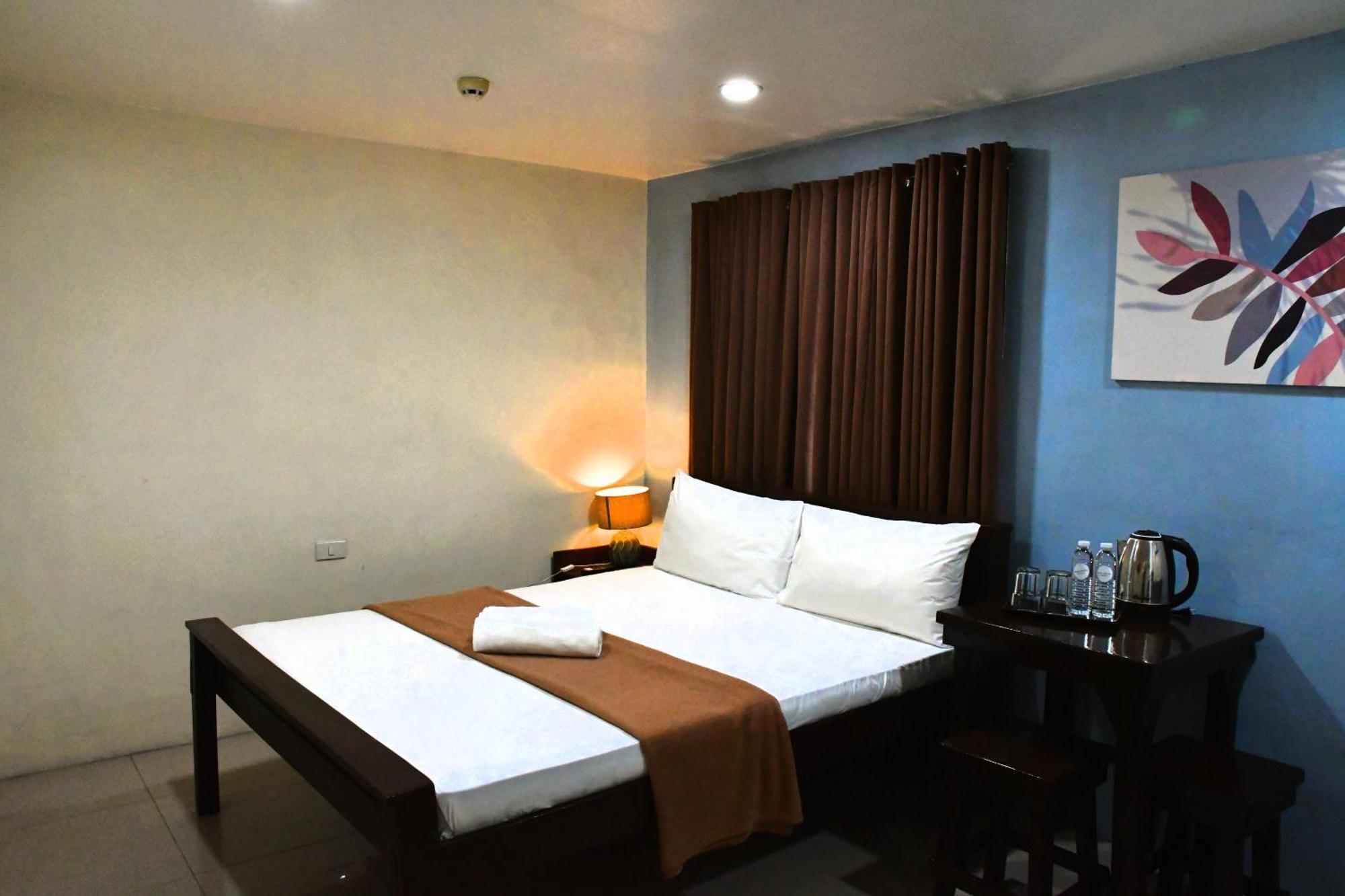 Arzo Hotel Makati Makati City Екстер'єр фото