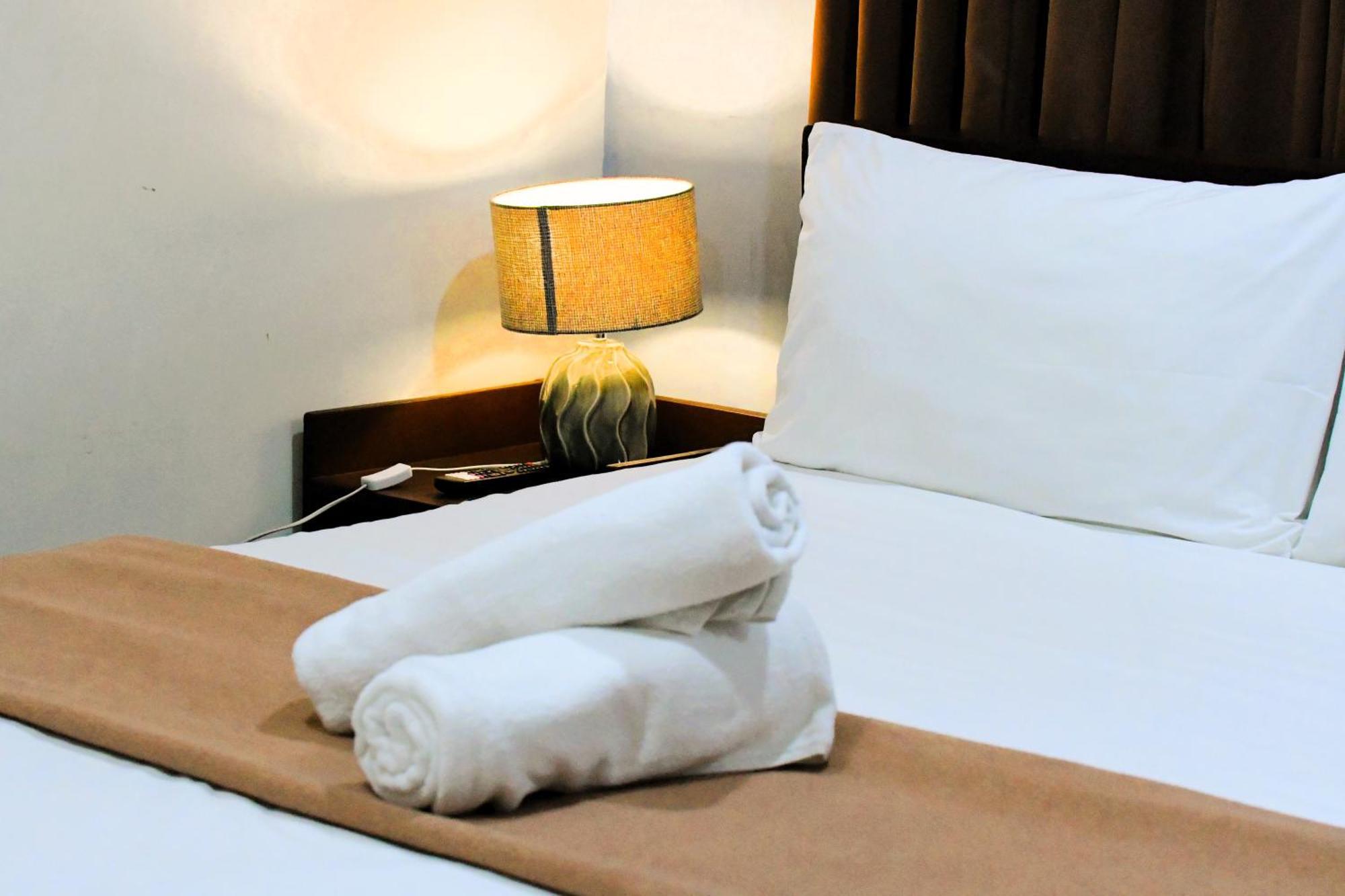 Arzo Hotel Makati Makati City Екстер'єр фото
